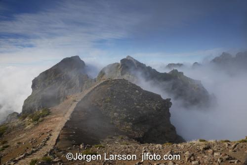 Madeira  Portugal Pico de Arieroberg, moln, coluds, mountains