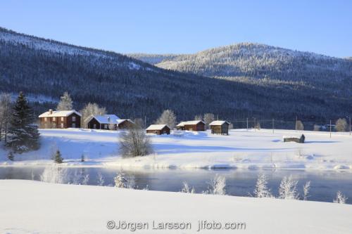 Härjedalen vinter Sverige  stugor älv kyla kallt 