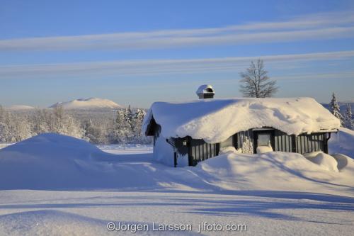 Härjedalen vinter Sverige   stuga snö fjäll