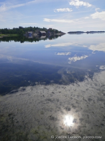 Spegelblankt hav vid Nävelsö Småland Sverige