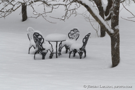 Bord och stolar vinter Botkyrka Sverige