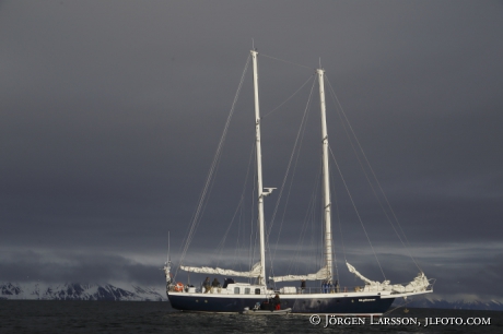 Segelbåt Fjordlandskap