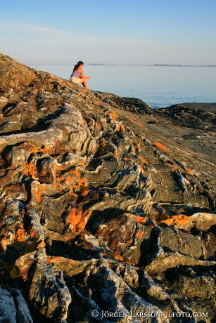 Kvinna vid havet Tjusts skärgård