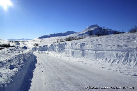 Vinterväg vid Snasahögarna Jämtland