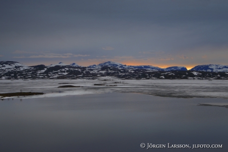 Skymning fjällandskap