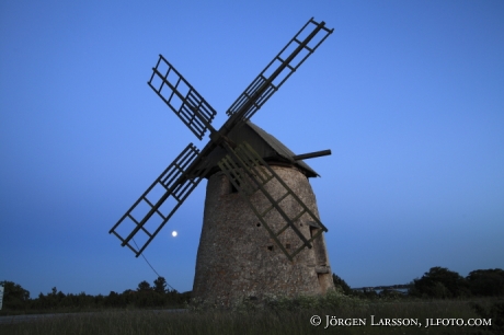 Väderkvarn måne Fårö Gotland Sverige