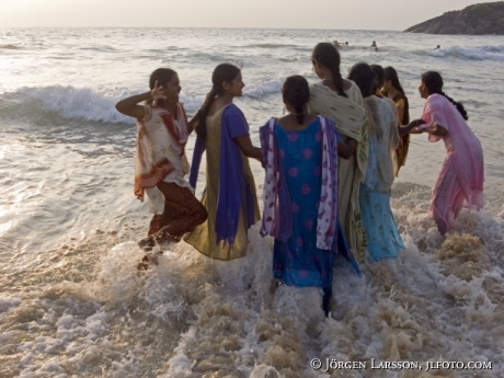 Kvinnor Lighthouse Beach Indien